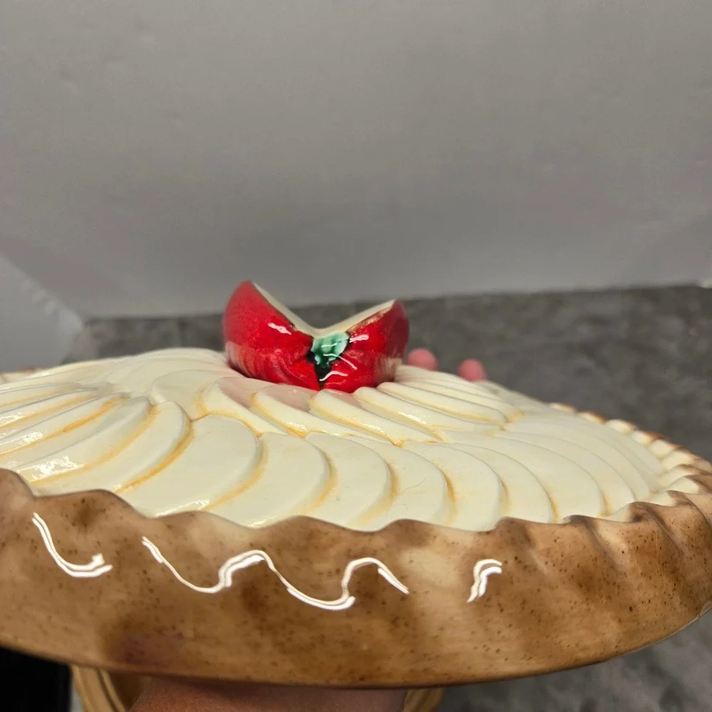 Ceramart Portugal Ceramic Apple Pie Dish with 3D Lidded Top 12 Inch Speckled Tan